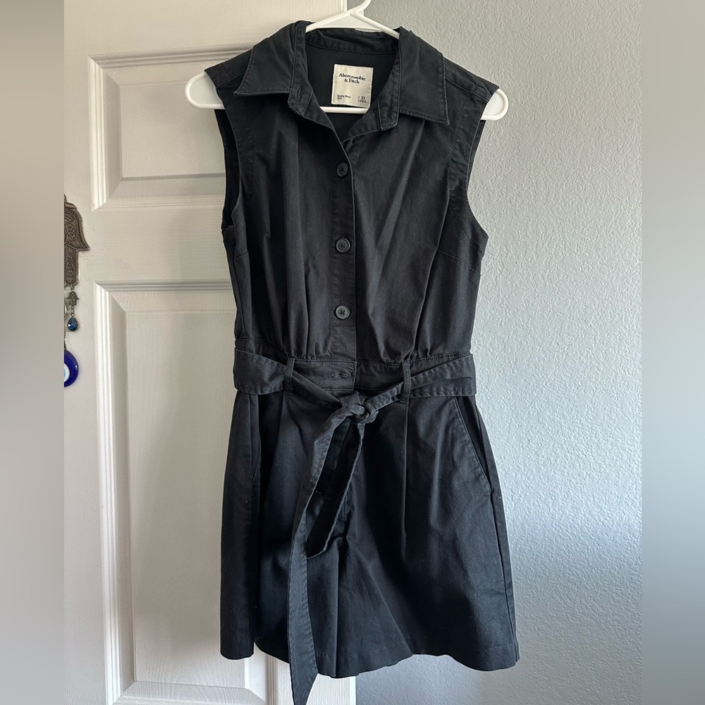 Abercrombie & Fitch Belted Utility Romper. Black. Size XS. Great condition
